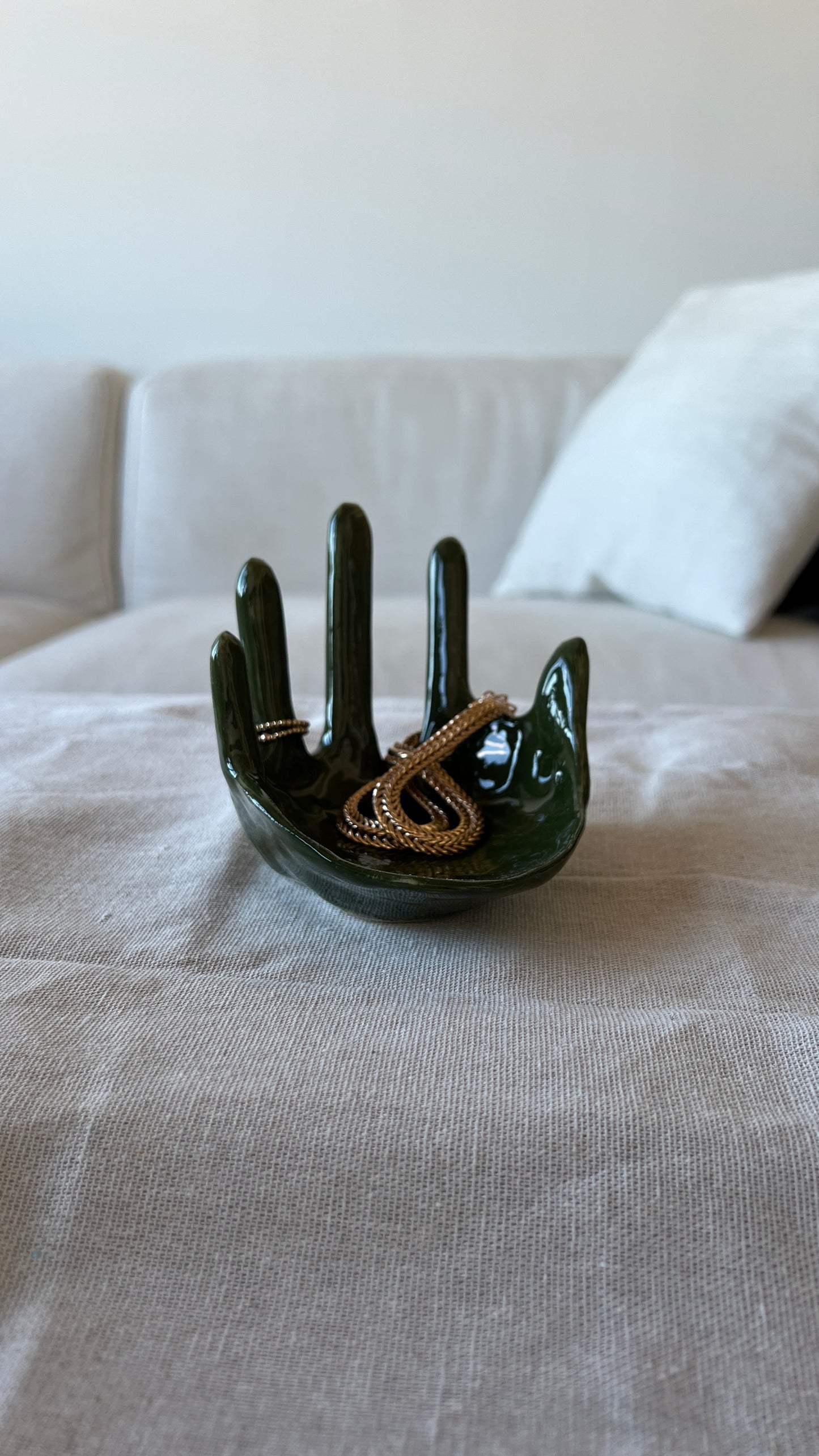 Right hand jewelry holder