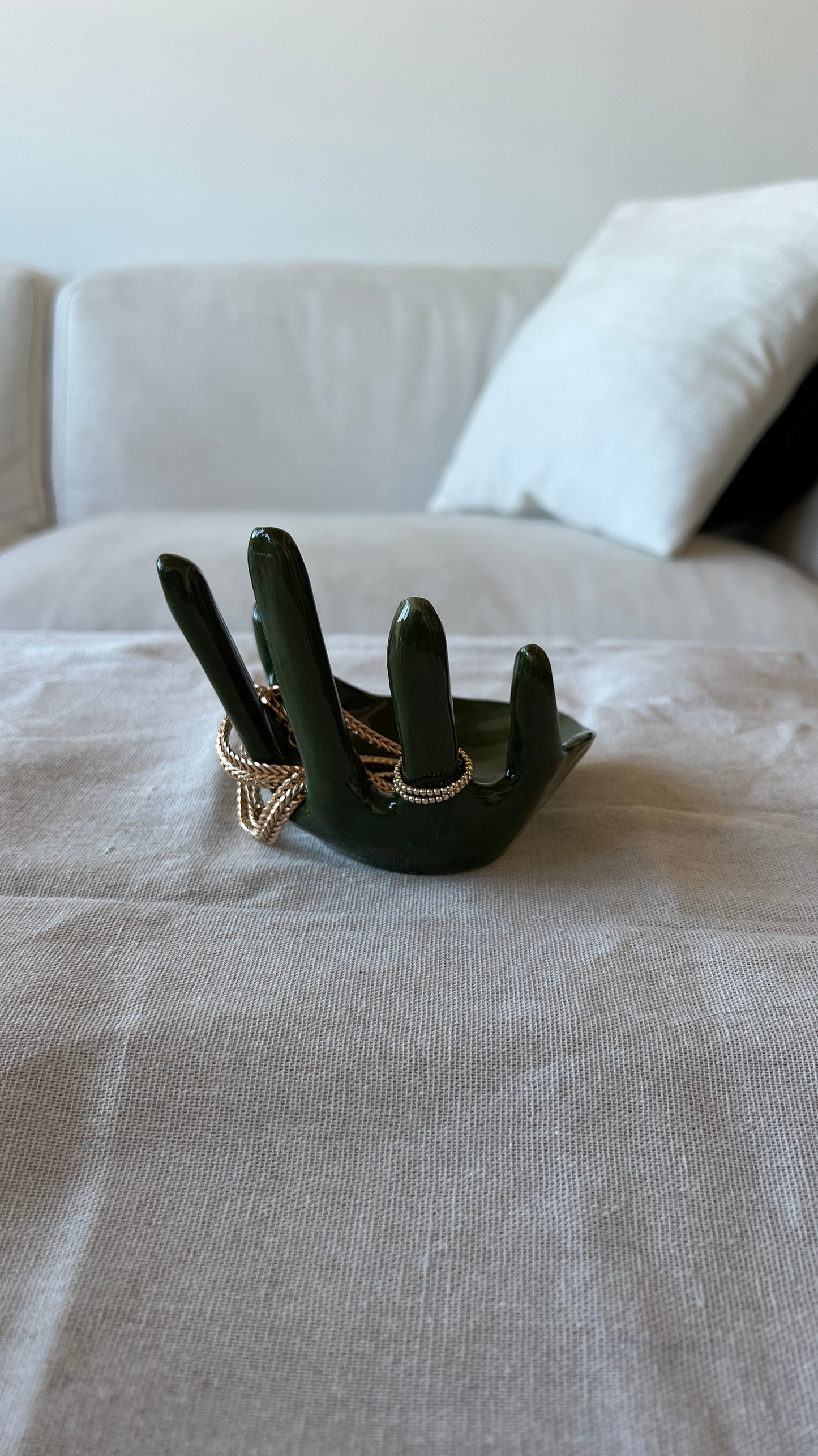 Right hand jewelry holder